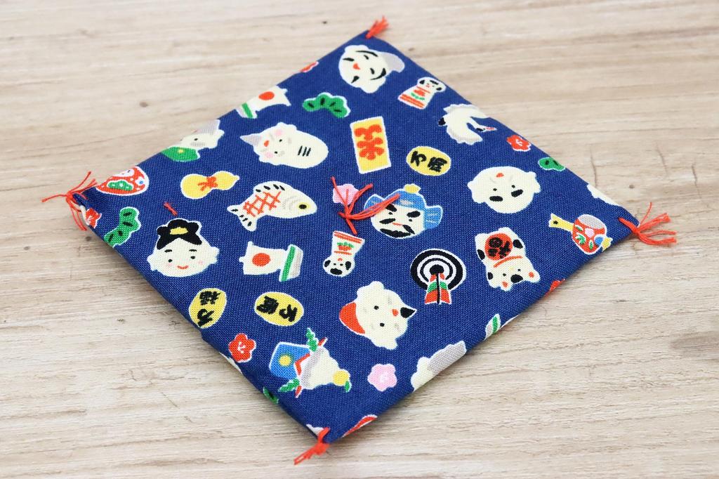 Castle Enterprises Mini Cushion for 5 Assorted Designs Random Pattern x Made in Japan Maneki-neko (Lucky Cat) Ornaments, (Blue), (10cm 10cm),