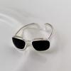 1 Stück Sonnenbrillenring Damen Mini-Brille Zeigefingerring Mode Persönlichkeit Kalter Wind Schwarzes Epoxid Offener Ring
