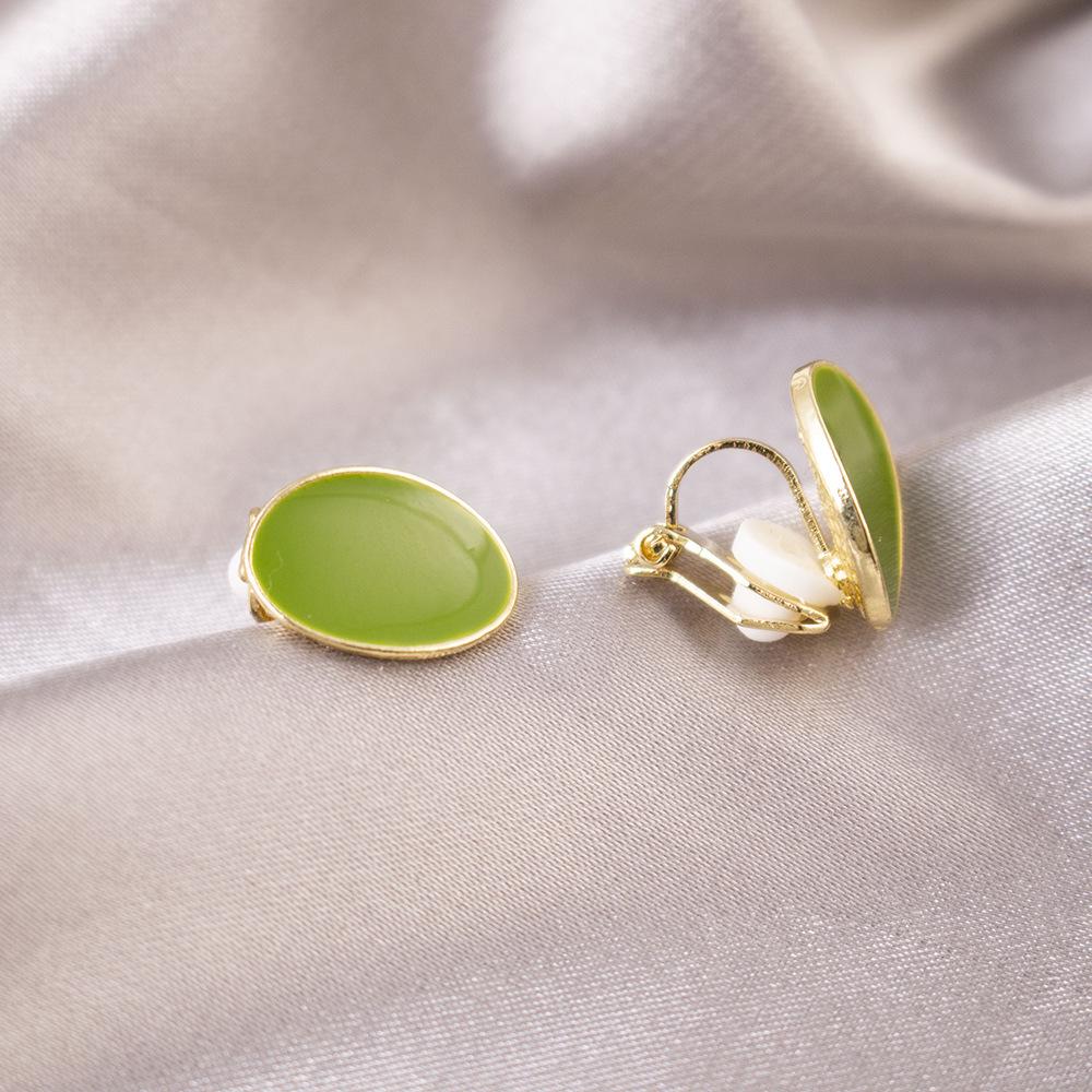 Brincos de pressão triangulares elegantes para orelhas não furadas - Versáteis e com um toque de luxo leve para o uso diário.