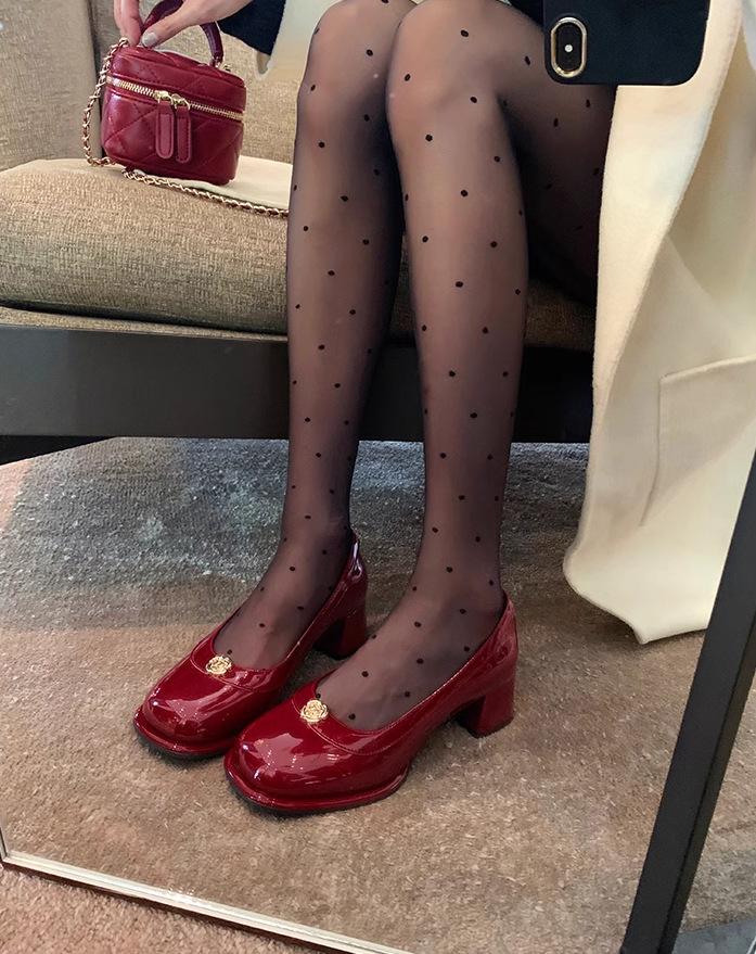 

Grape mother of the same style, exquisite camellia square round head thick heel heightened, one pedal, loafer small leather shoes, winter single shoes 40 красный