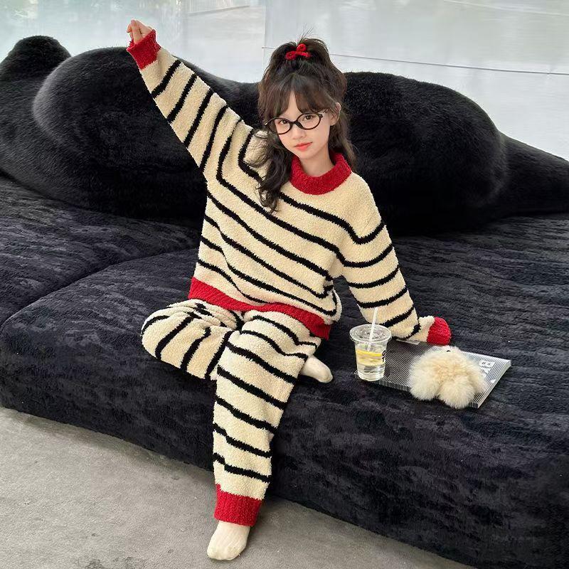 Girls' 2025 Winter Coral Fleece Pajama Set – Cozy Velvet Homewear for Middle and Big Kids