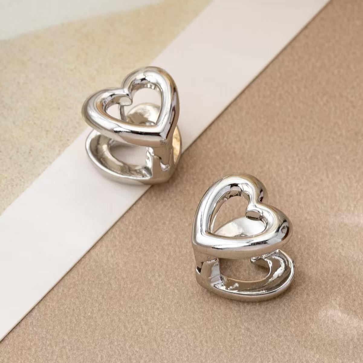 

Винтажная серьга-пусет в виде полого сердца с двух сторон из металла с золотым покрытием для женщин, геометрические серьги-гвоздики с любовной тематикой, ювелирные аксессуары