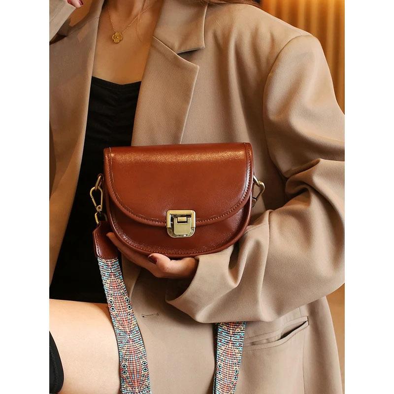 Leather Crossbody Bag for Women, New Retro Style, with A Leather Top and Wide Shoulder Strap, Single Shoulder Bag, Half Moon Saddle Bag