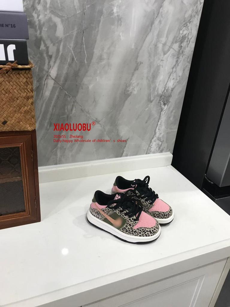 Dziecięce buty na desce AJ w panterkę: Stylowe i Wygodne Wiosenno-Jesienne Codzienne Trampki dla Chłopców i Dziewcząt