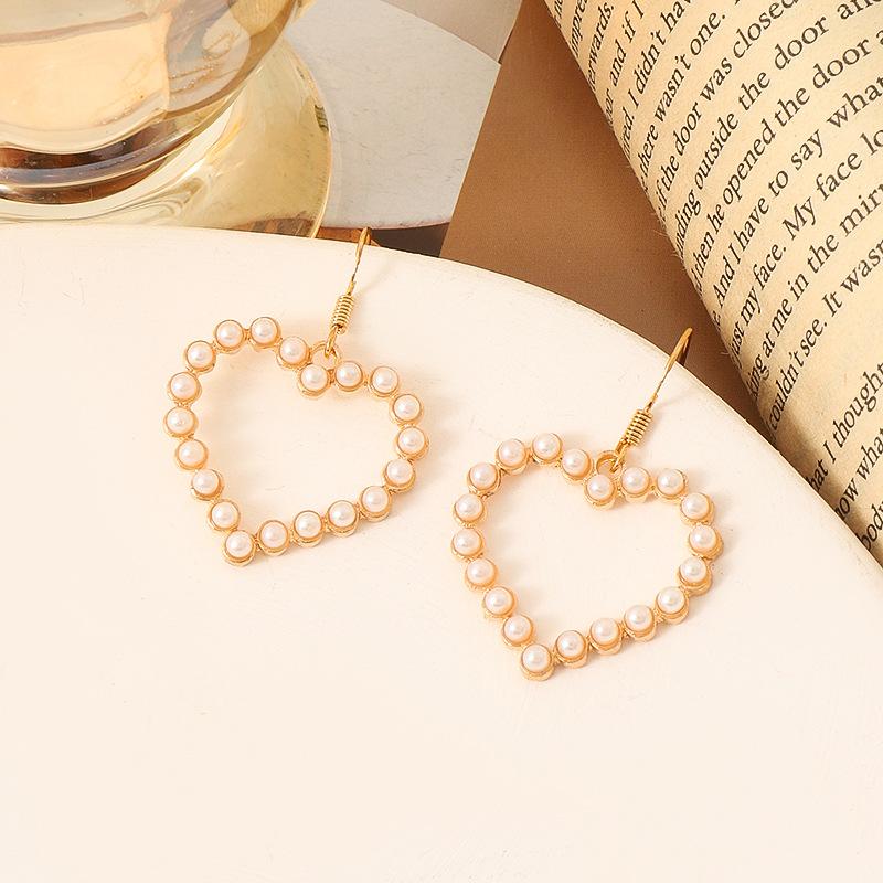 Fashion Retro Pearl Inlaid Heart Pearl Earrings Peach Heart Shape Light Luxury Elegant Versatile Women s Earrings Jewelry