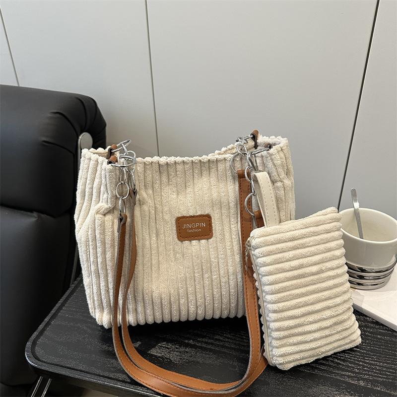 

Весенне-летняя новая модная повседневная простая трендовая универсальная практичная сумка на плечо/подмышку большой вместимости для ежедневных поездок белый