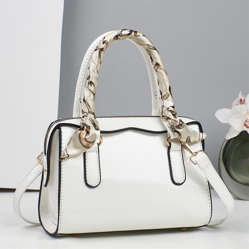 New Design Bright Leather Pillow Bag Fashionable High-value Handbag Big Capacity Versatile Shoulder Bag Not Heavy Luxury Crossbody Bag