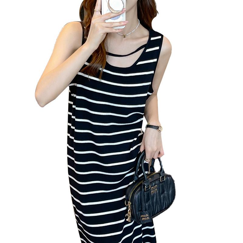 Gestrickte gestreifte ärmellose Weste mit Rundhalsausschnitt, Neckholder-Rock, Damen-Haute-Couture-Stil, langer Rock, Wickel-Gesäß