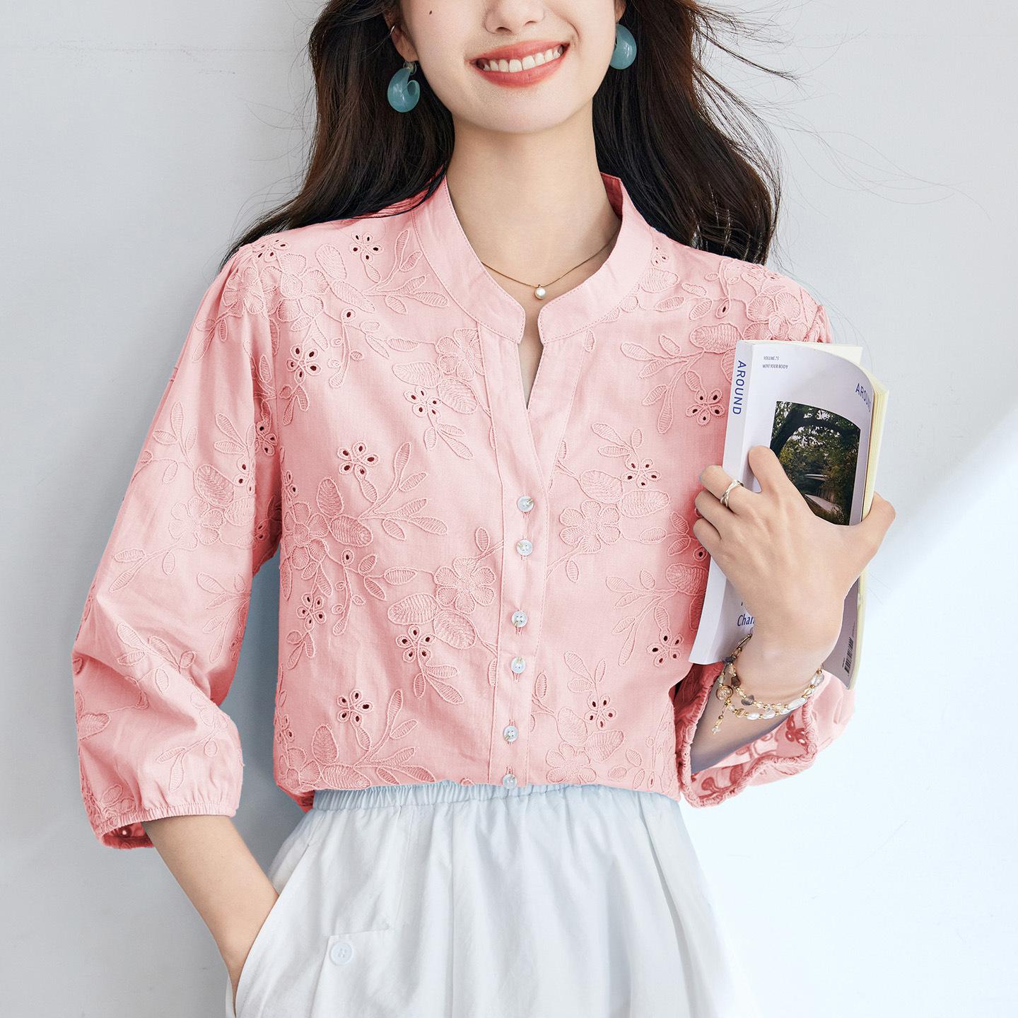 

V-neck Embroidered Hollow Seven-quarter Sleeve Shirt Women s Spring and Summer New Pure Cotton Temperament Simple Top Shirt XXXL небо синє кольору