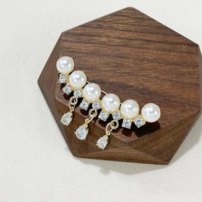 High-end Temperament Pearl Fringed Brooch Exquisite Sweater Suit Corsage Accessories Fixed Clothes Anti-light Pin Women