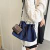 2026 Trendige Damen Canvas Umhängetasche mit großem Fassungsvermögen - Modische Kordelzug-Pendler-Schultertasche