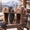 Dick gefütterte Trapper-Mütze mit PU-Außenschicht, strukturierter Zierleiste und Ohrenklappen für den Winter-Arbeitsweg und Reisen
