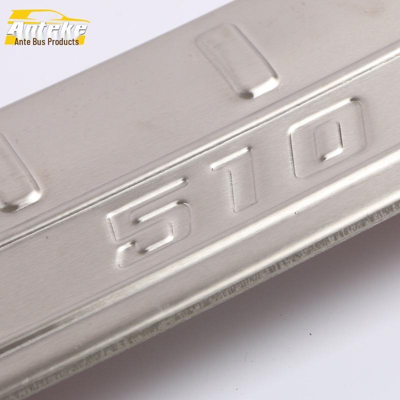 Pasuje na 19 modelů Baojun 510: Ochranná lišta zadního nárazníku a nálepka pedálu víka zavazadlového prostoru