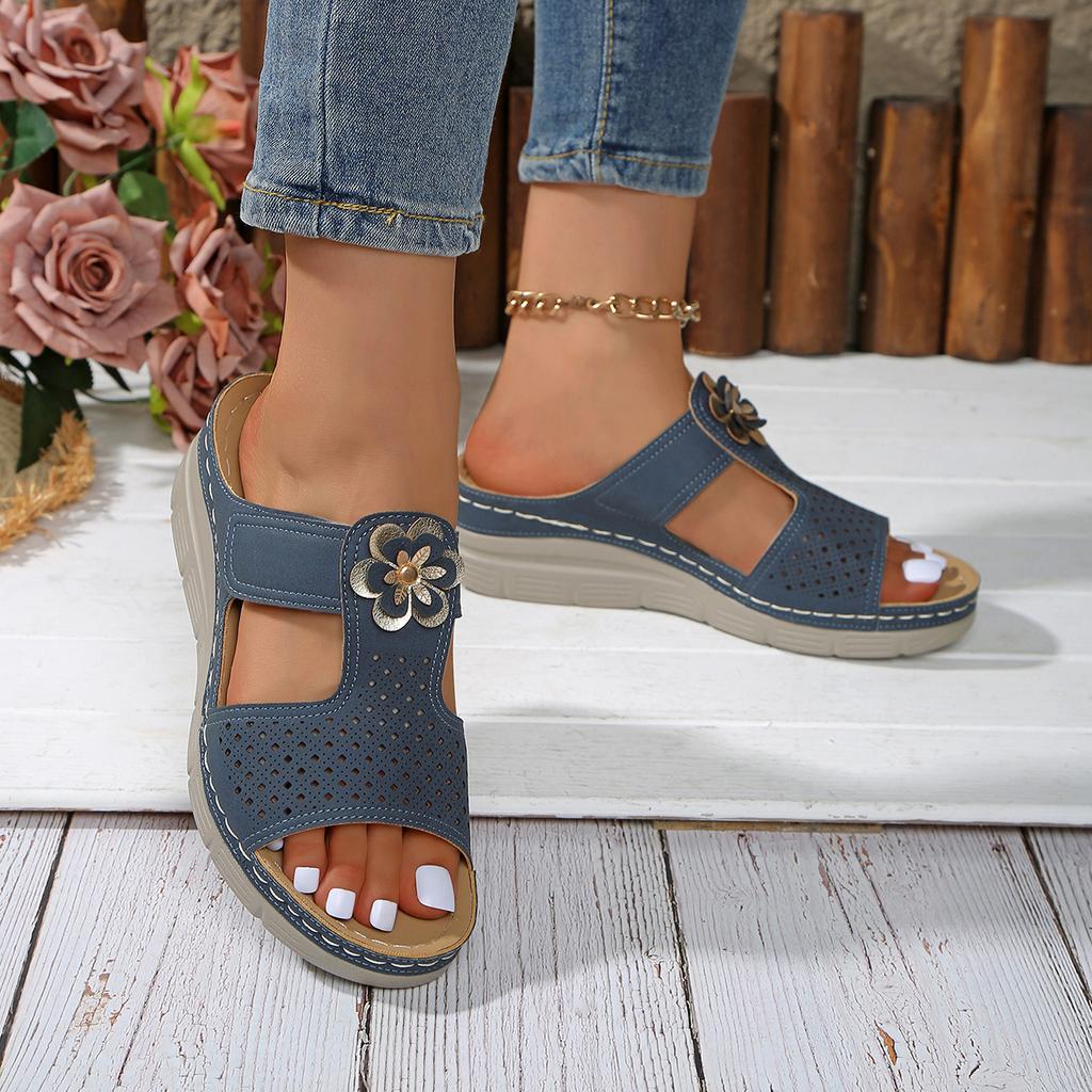 Fashion Vintage Slip On Soft Sole Wedge Heels Sandals Women Hollow Out Breathable Straps Slippers Women 2025 Casual Driving Beach Shoes