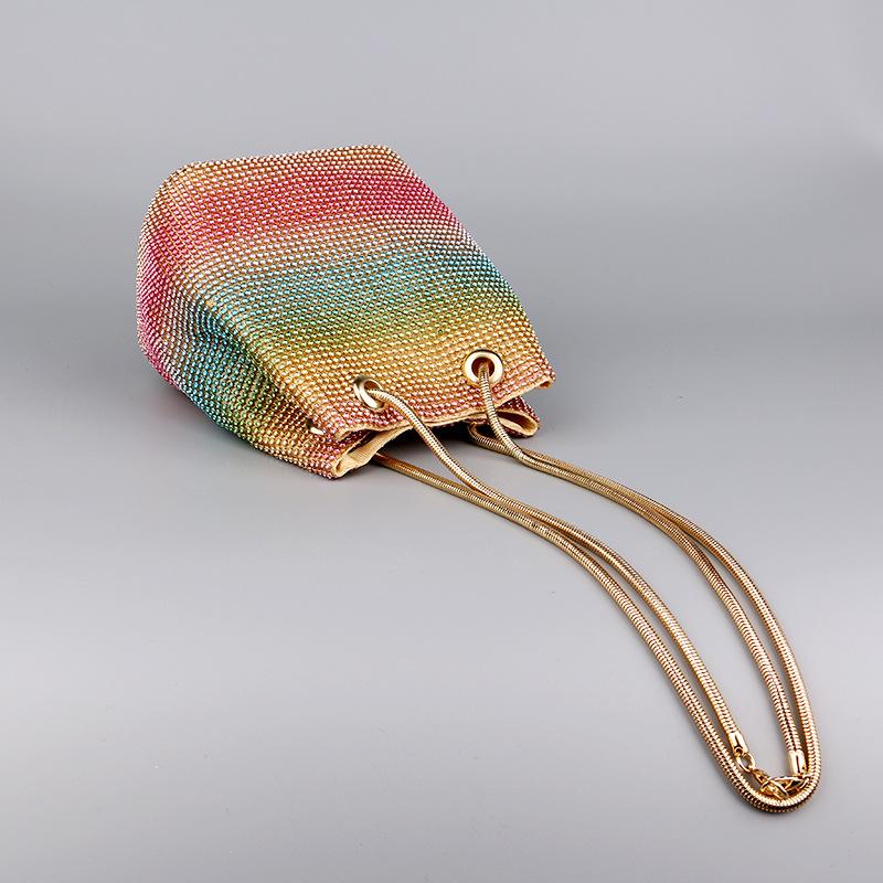 Женская сумка-ведро со стразами — фото 2