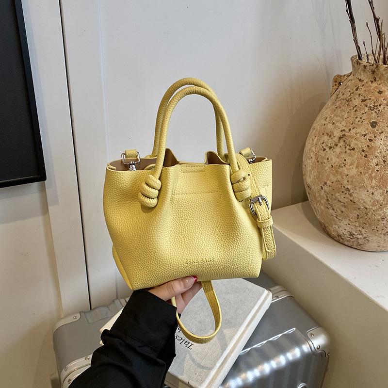 

Повседневная сумка с узором личи 2025 лето новый нишевый дизайн модная сумка-ведро милая простая портативная женская сумка 23*11*17