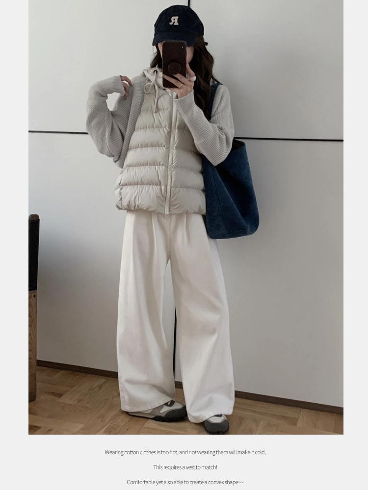 Leichte Winterjacke mit Strickärmeln, Kapuze und Baumwollwattierung