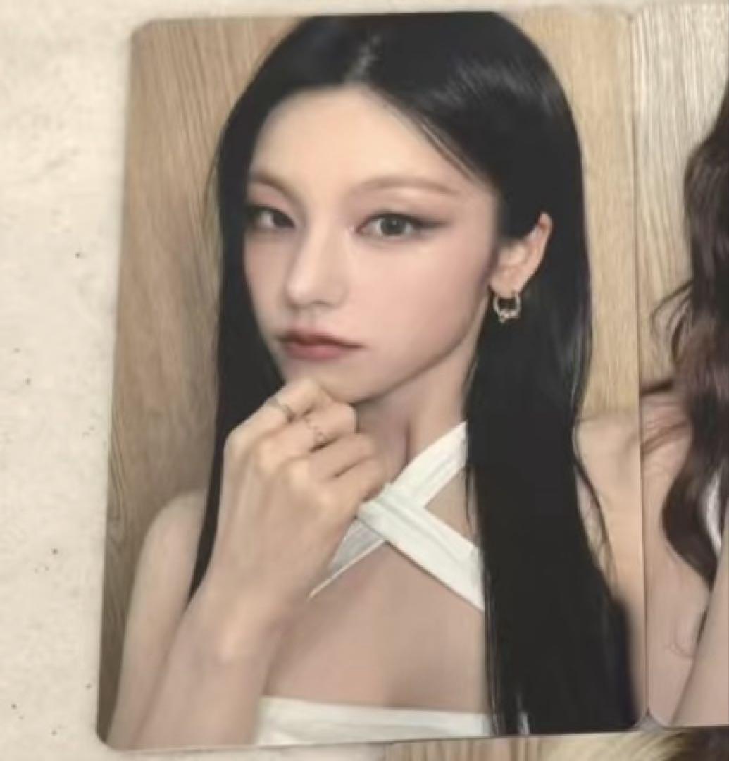 

[USED] itzy GOLD makestar Shanghai Limited Edition 200 Trading Cards