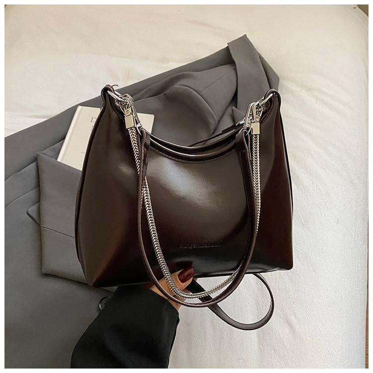 Underarm Bag Women's 2025 Autumn New Foreign Style Fashion Niche Design Shoulder Bag Bright Face Versatile Messenger Bag