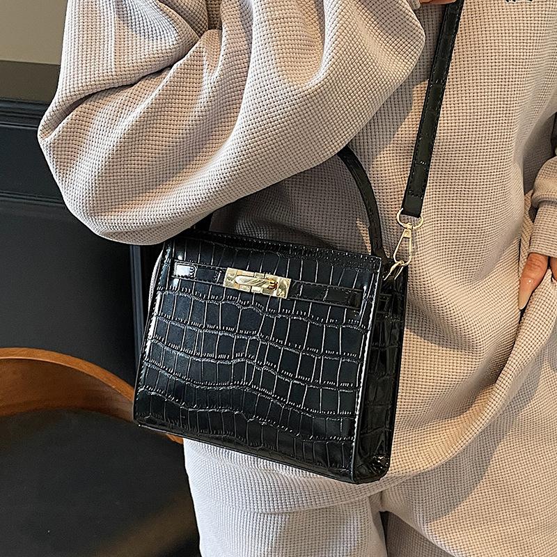 Popular new product temperament fashionable high-end texture stone pattern handbag bag casual commuting style light luxury messenger bag women