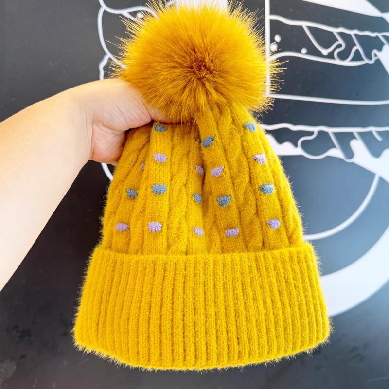 Thickened knitted hat, fashionable jacquard wool hat, small and versatile couple cold hat in autumn and winter
