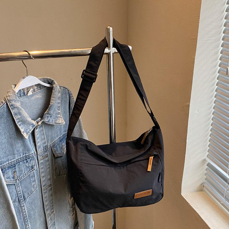 Light And Versatile Large-Capacity Tote Bag Women'S Summer Commute Leisure Travel Messenger Canvas Bag