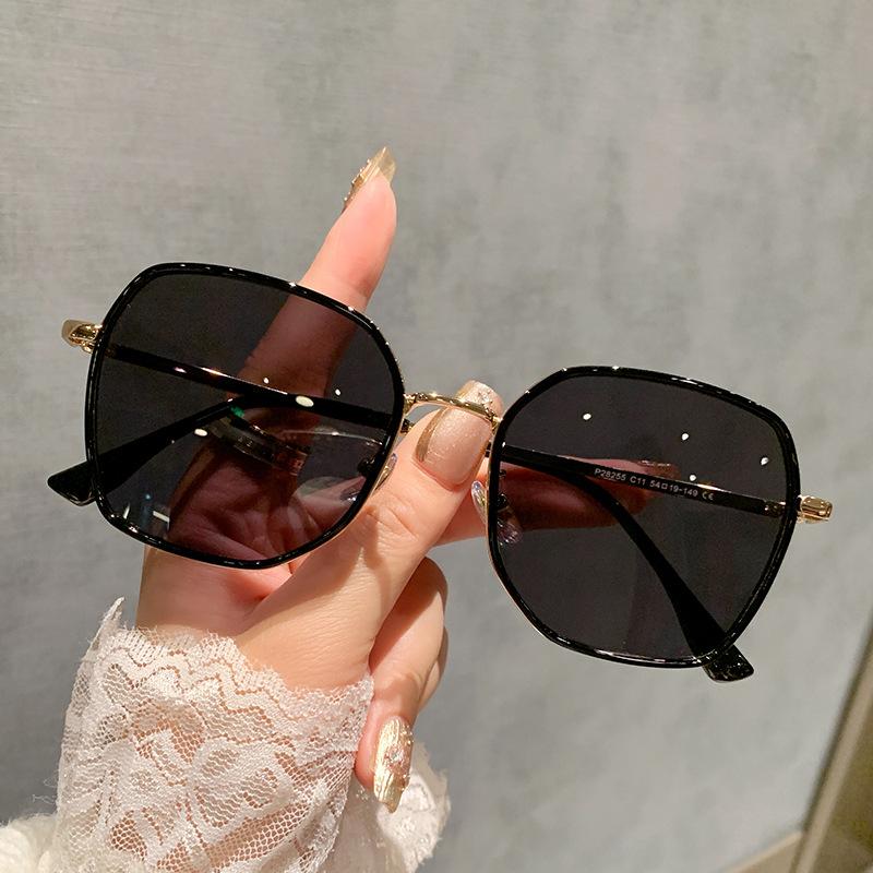 Large frame polarized sunglasses for women's new ultra-light advanced face-showing small sunglasses, UV-proof street glasses