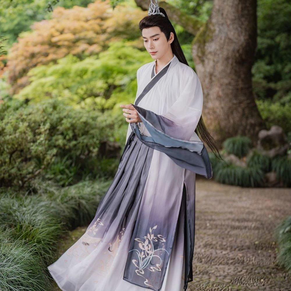 Oblek čínského páru Hanfu ve stylu dynastie Wei a Jin s potištěným oblekem s širokými rukávy v délce pasu
