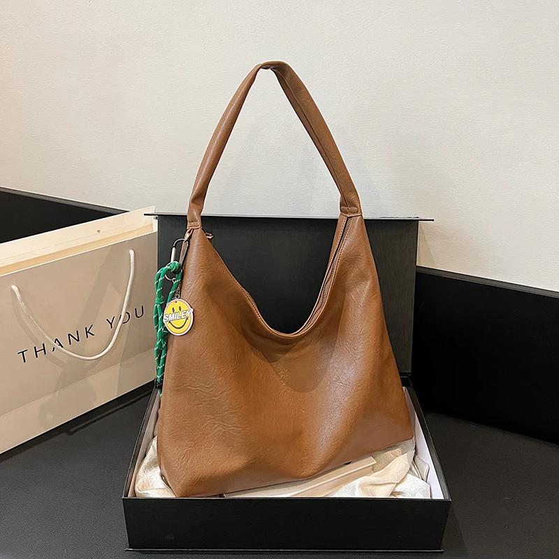 Large Capacity Shoulder Bag for Women  Versatile and Elegant Traveler Bag  Retro and Elegant Style