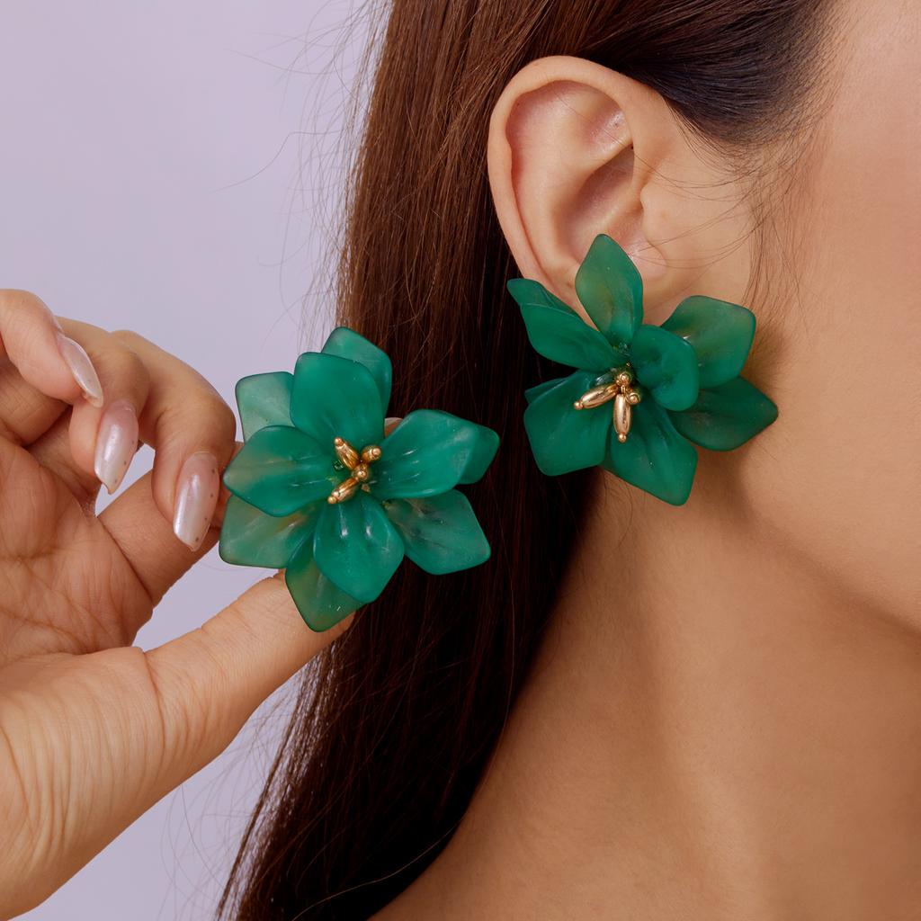 Dainty 3D Large Colorful Petal Stud Earrings for Women Girl Hyperbole Acrylic Flower Charm Earrings Party Aesthetic Zircon Gift
