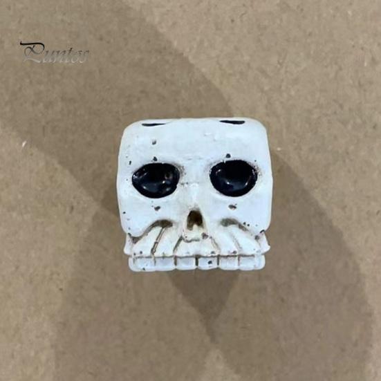 Dark Atmosphere Game Prop Skull Dice for Adults, Gothic Resin Shaped Halloween Desktop Ornament 6 Sided Entertainment, Party Favors Skeleton
