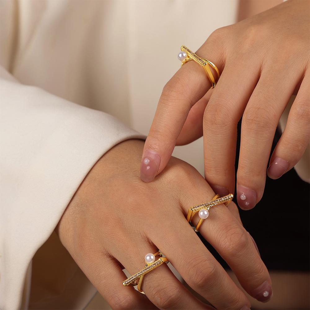 European & American Luxury Women's Ring with Zircon, Pearl, and Gold-Plated Copper Design.