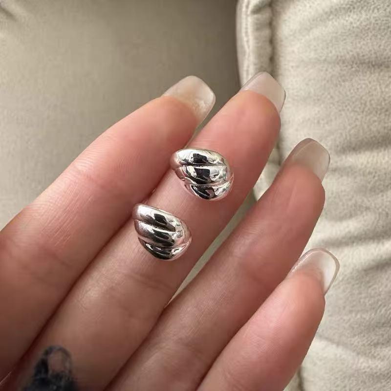 Women's Luxury Textured Metal Hoop Earrings - Versatile Niche Design