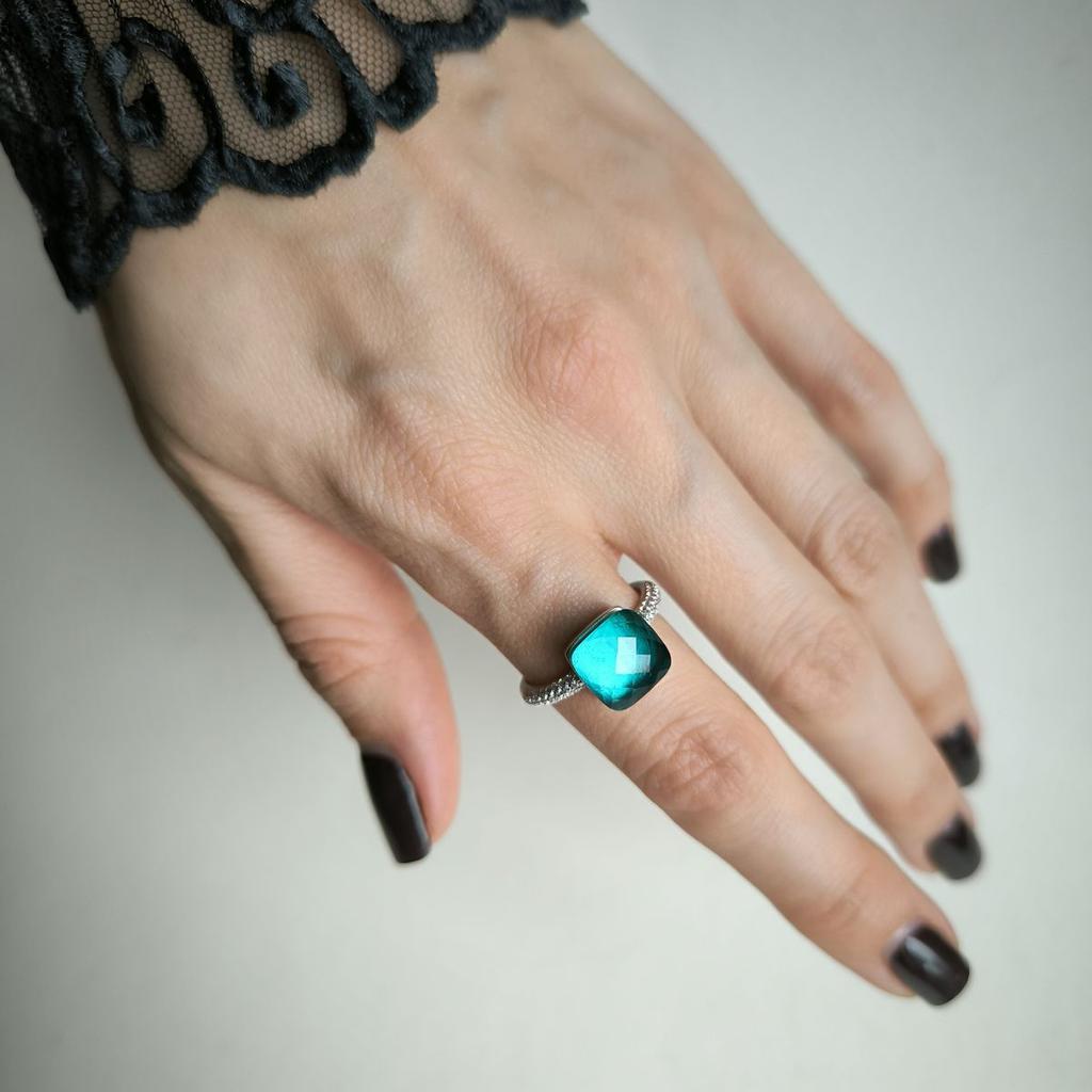 Серебряное кольцо с фианитами, вес изделия 3,62 гр (2177111)