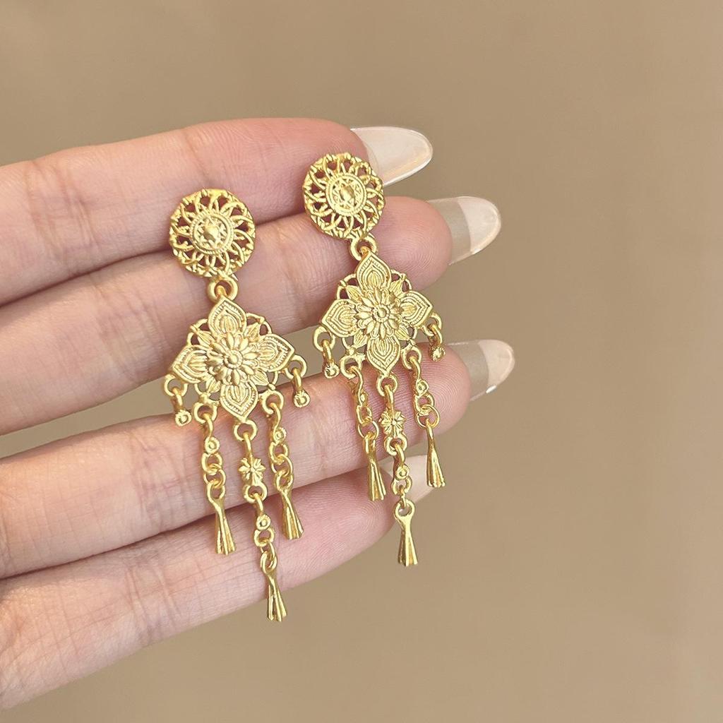 Retro Geometric Rhinestone & Pearl Drop Earrings – Luxurious, Statement Design