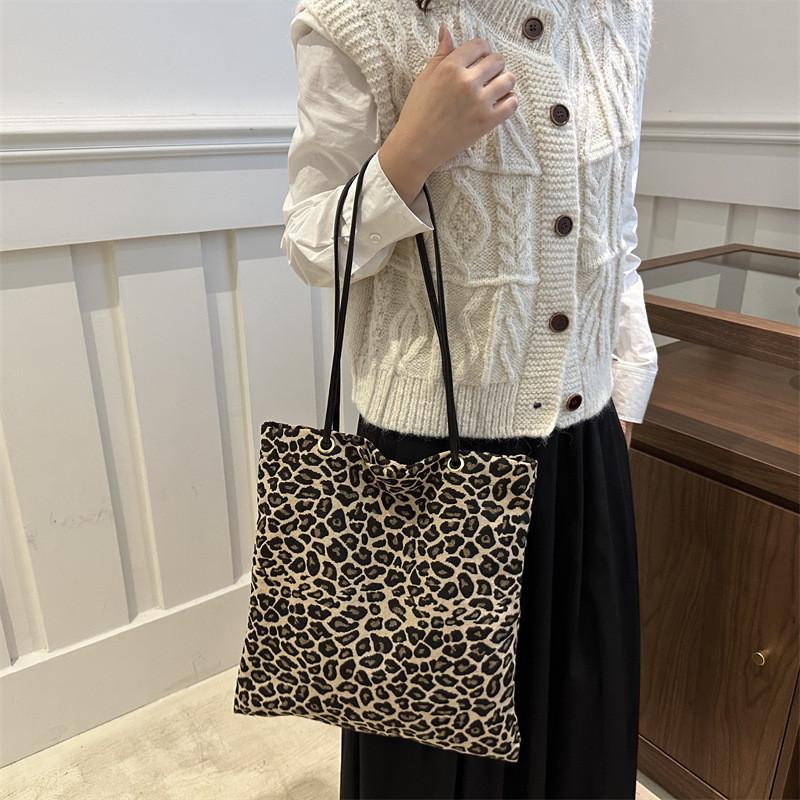Trendy Khaki And White Leopard Print Large Capacity Tote Bag For Women 2024