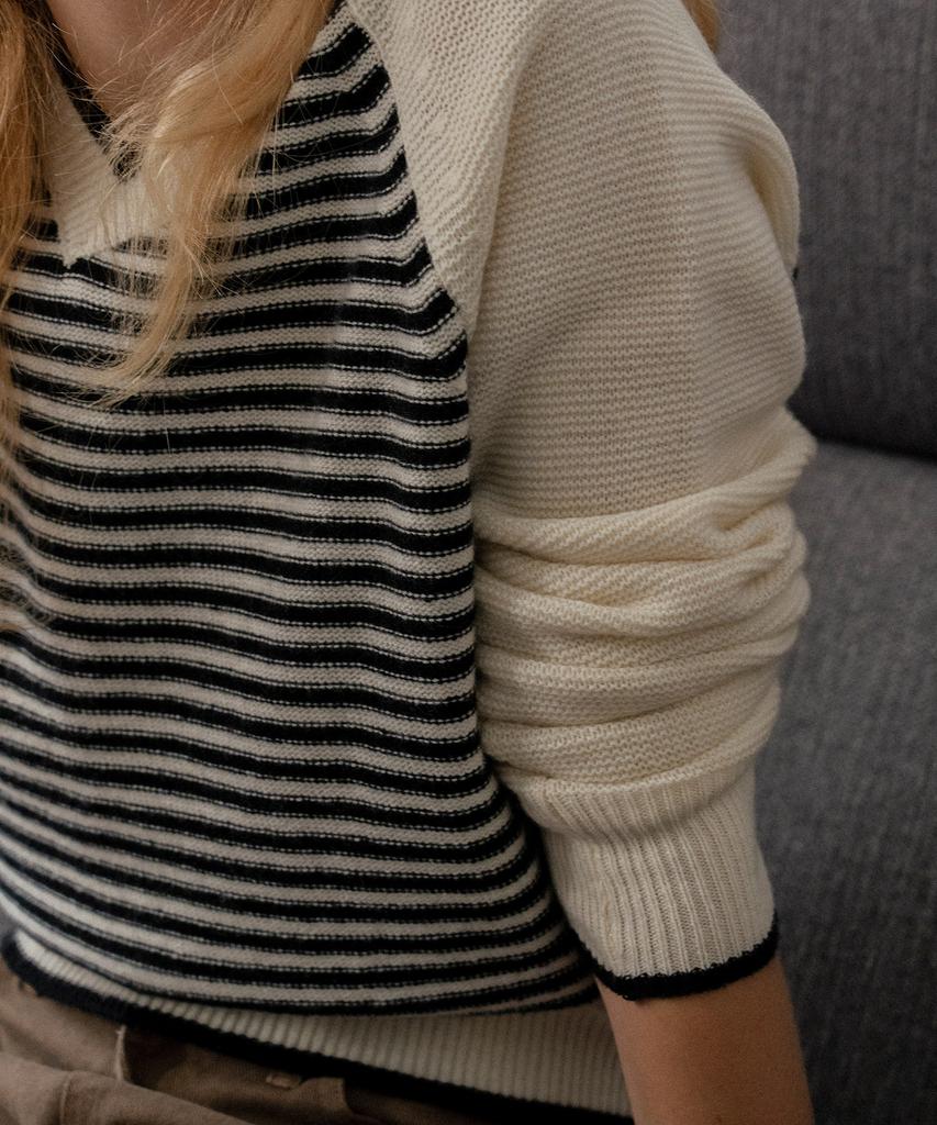ANDNEEDS Letter Stripe Knit (Ivory)