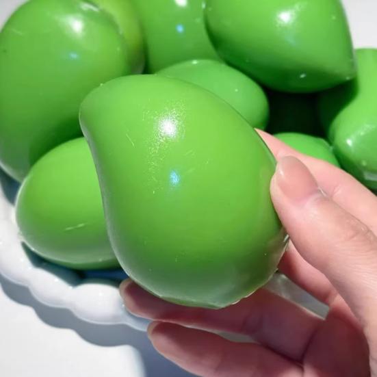 High-elastic Toy Crunchy Mango Squeeze Stress Ball, Color Changing Fidget with Crisp Sound, High Elastic Decompression for Anxiety Relief, Funny Gift