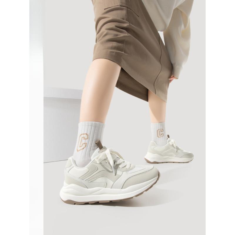 Vielseitige Sportschuhe Damen dicke Sohle Herbst und Winter Absatz erhöhend lässig kleine weiße Schuhe neue leichte Schuhe Kinder Papa Schuhe