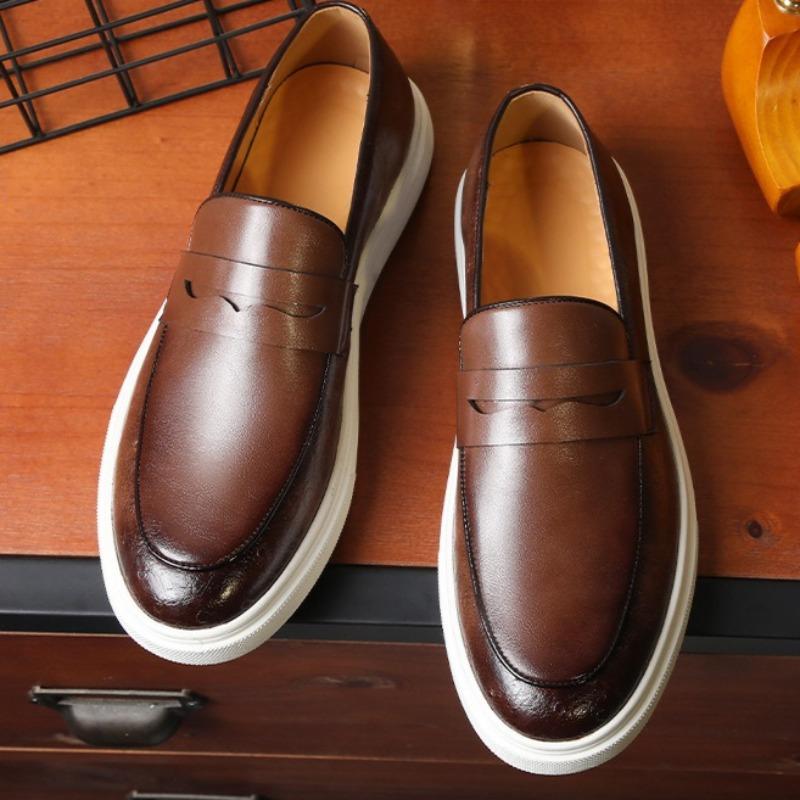 Herrskor av hög kvalitet, bekväma vardagliga läderskor med mjuk sula, herrloafers i retrodesign, lyxskor för män