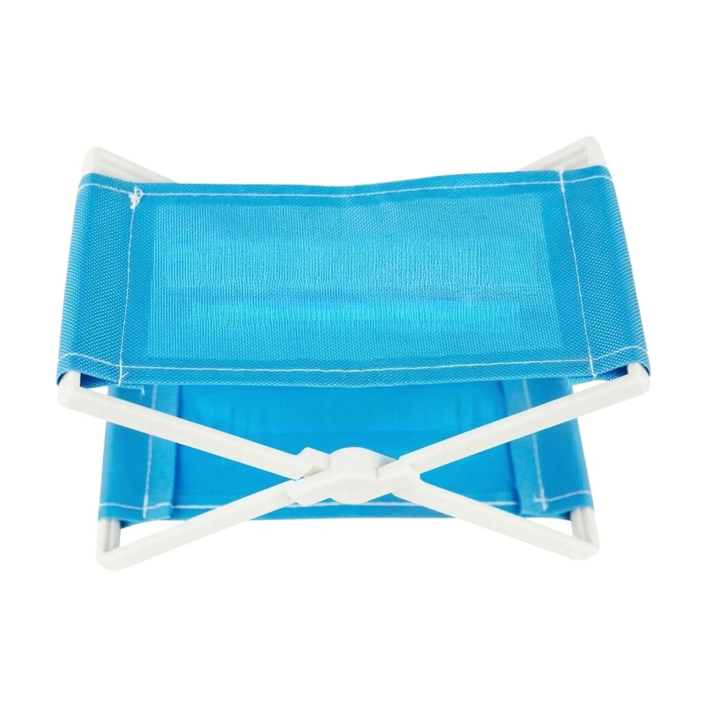 Diese kompakte, faltbare Kopfstütze ist perfekt für die Entspannung am Strand und zum Sonnenbaden.. Hergestellt aus UV-schützendem Stoff, ist es leicht und tragbar.