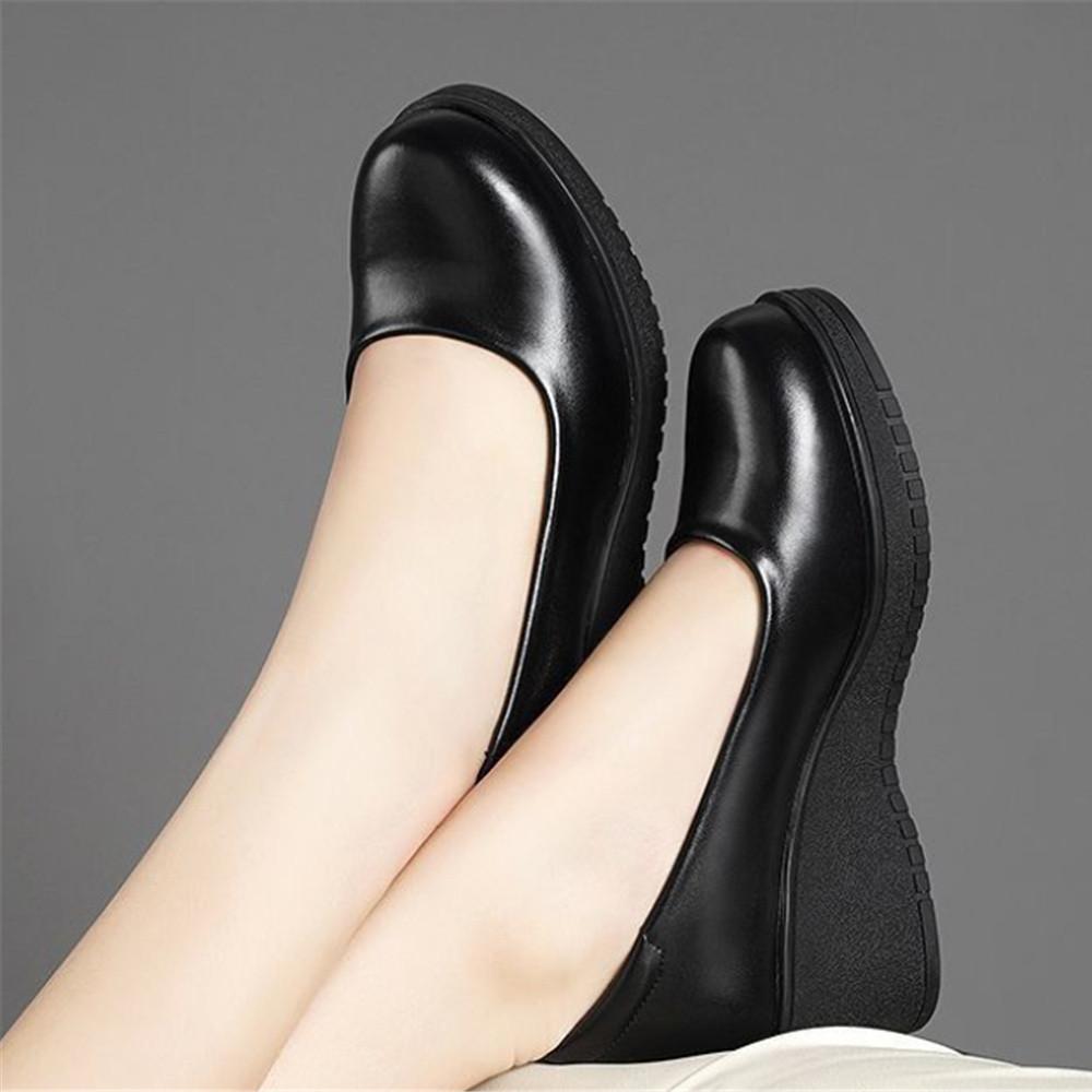 Dame mote søt lettvekt svart vår komfort slip-on kilehæl sko dame kul svart skinn hælsko ab619