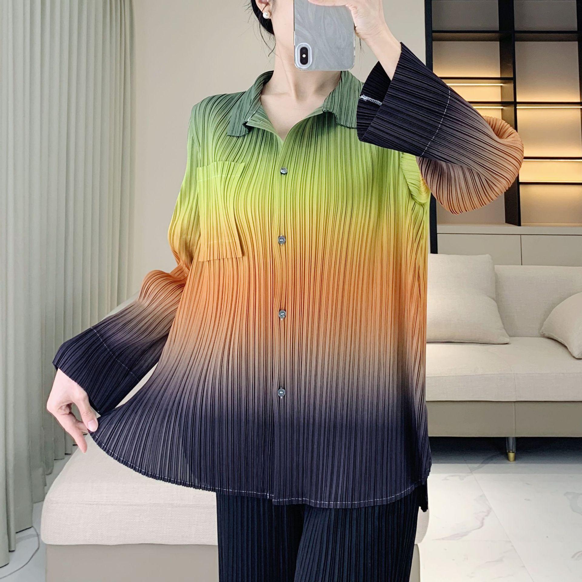 

Women s Long-Sleeve Gradient Pleated Shirt - Plus Size, Loose Fit, Spring Collection One size [40-75 kg] зелёный