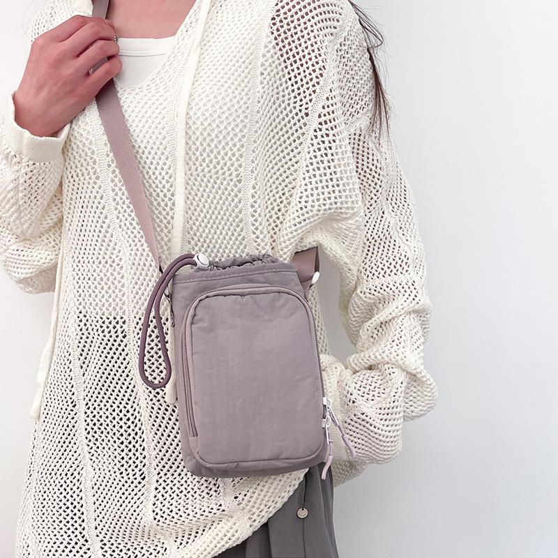 Crossbody bag women's new Korean version of simple solid color small square bag casual versatile mobile phone bag student water cup bag tide