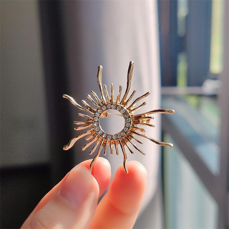 

Металлический значок Helios Брошь Имитация Кристалла Супер Флэш Темперамент Корсаж Модный Костюм Пальто Булавка