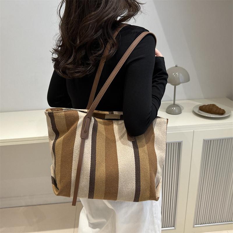 Stylish And Spacious 2024 Summer New Simple Casual Tote Bag For Women In Black And Brown