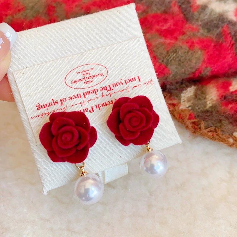 2025 New Year Red Velvet Pearl Earrings: Retro Hong Kong Style Whitening Studs for Women
