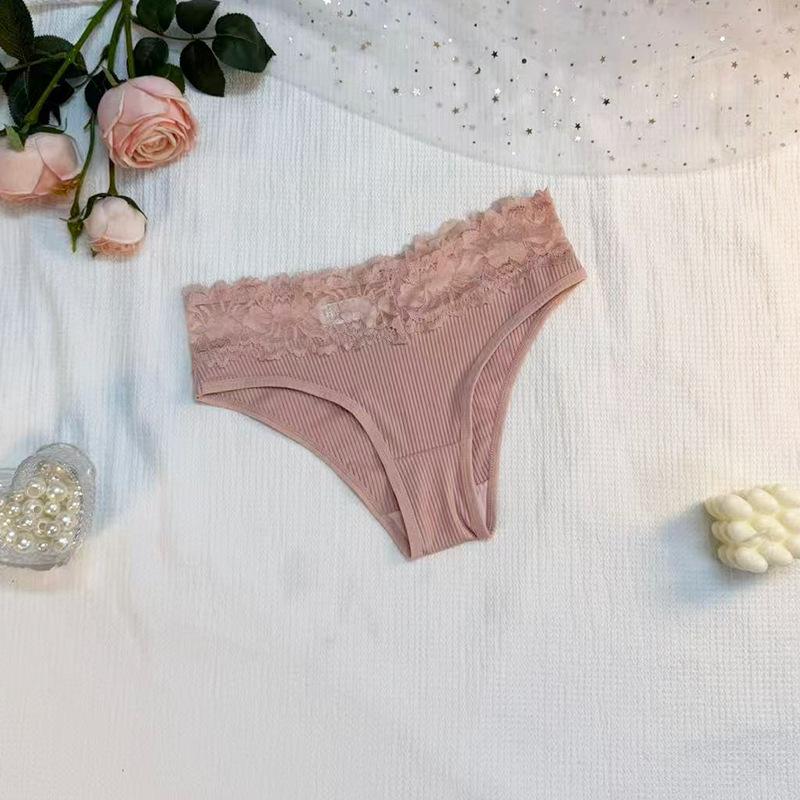 Ladies Spring and Summer Sexy Lace Comfortable Threaded Triangle Briefs