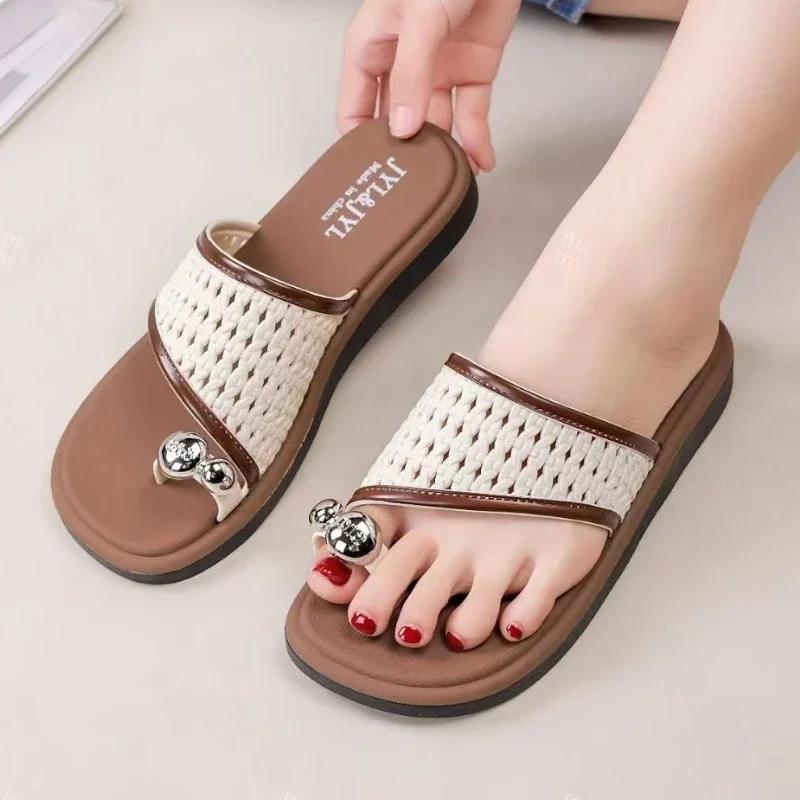 Fashion Retro Hollow Woven Design Flat Slippers Women Fashion Metal Decoration Clip Toe Flip-flops Comfortable Non-slip Beach Sandals