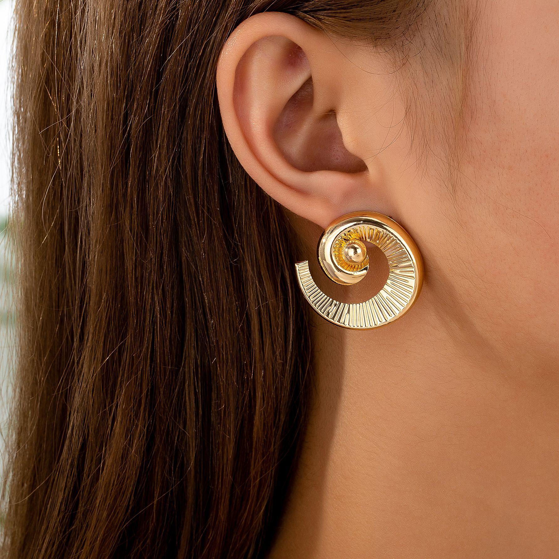 

Европейские и американские полосатые серьги в форме улитки персонализированные модные нишевые серьги для женщин золотой